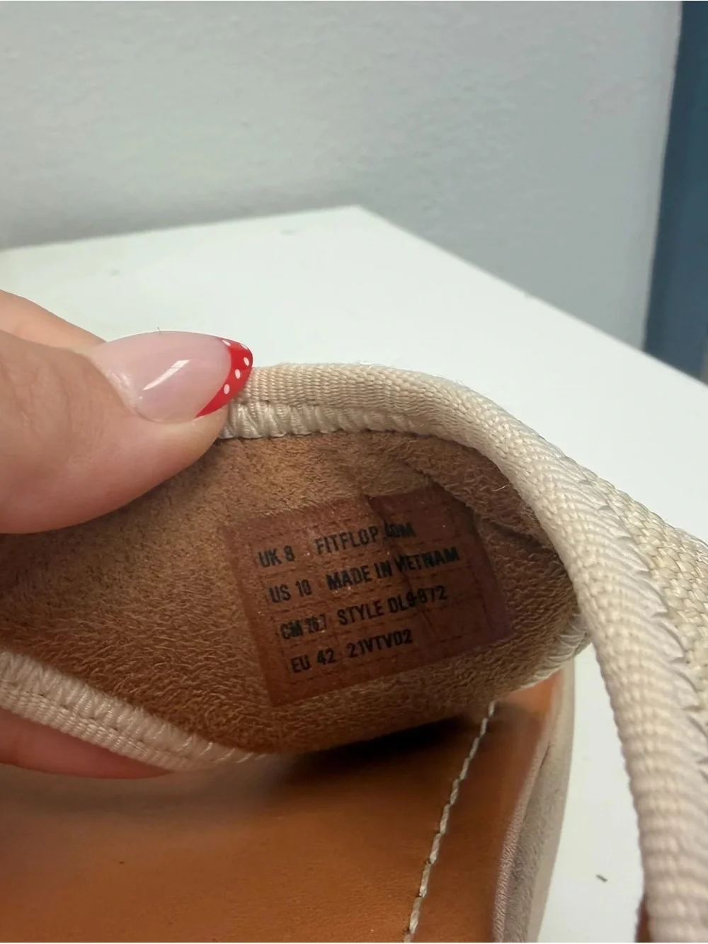 FitFlop Tan Lulu Sleek Straw Raffia Toe-Post Sandals - Size 10